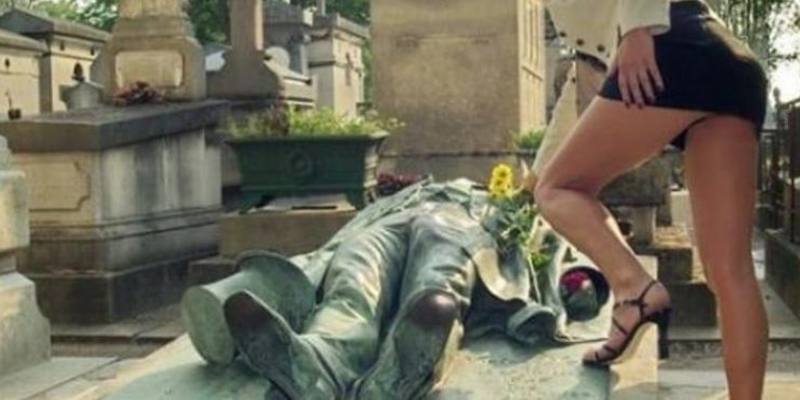 Sesso al cimitero con l’amante