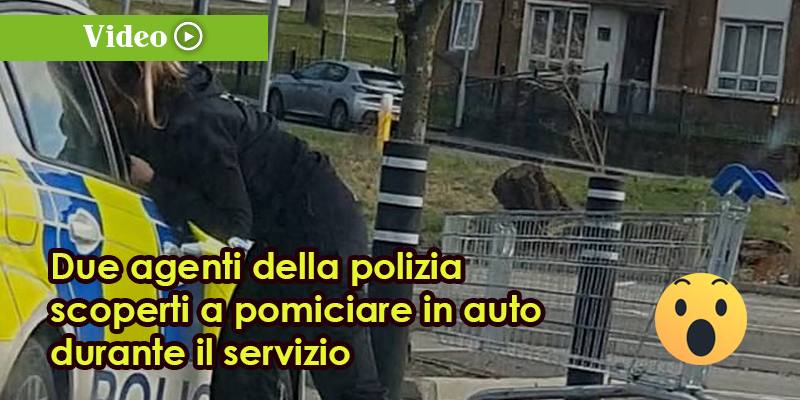 Due agenti della polizia scoperti a pomiciare in auto durante il servizio