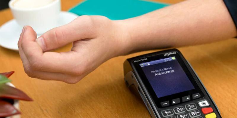 Il chip sottocutaneo per pagare con la mano