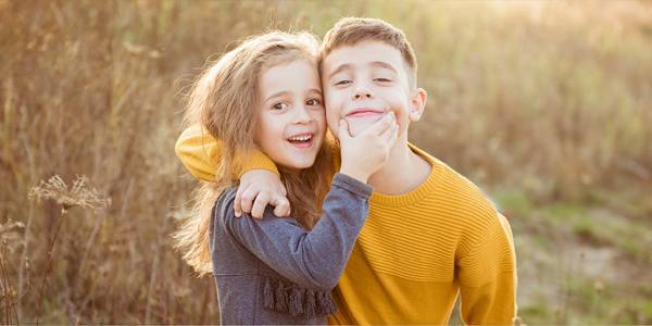 Aforismi di buon compleanno per una sorella o un fratello