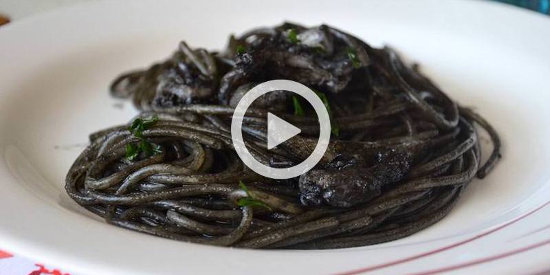 Linguine al nero di seppia (VIDEO RICETTA)