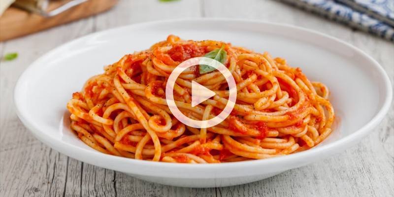 Spaghetti al pomodoro (VIDEO RICETTA)