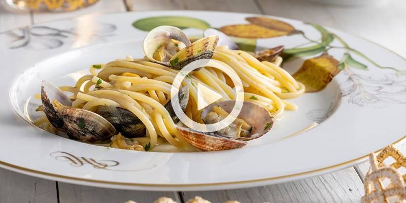 Spaghetti alle vongole (VIDEO RICETTA)