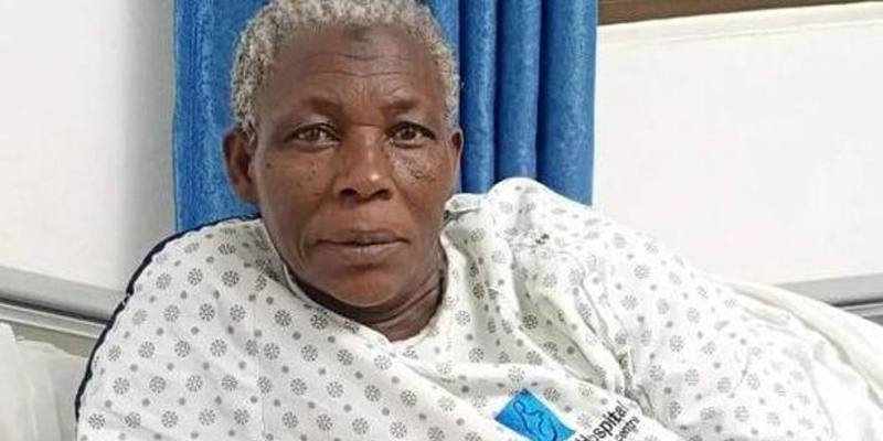 Safina Namukwaya a 70 anni dà alla luce due gemelli: è la mamma più anziana d’Africa